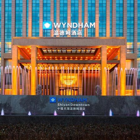 Отель Wyndham Shiyan Downtown Экстерьер фото