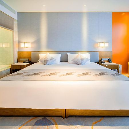 Отель Wyndham Shiyan Downtown Экстерьер фото