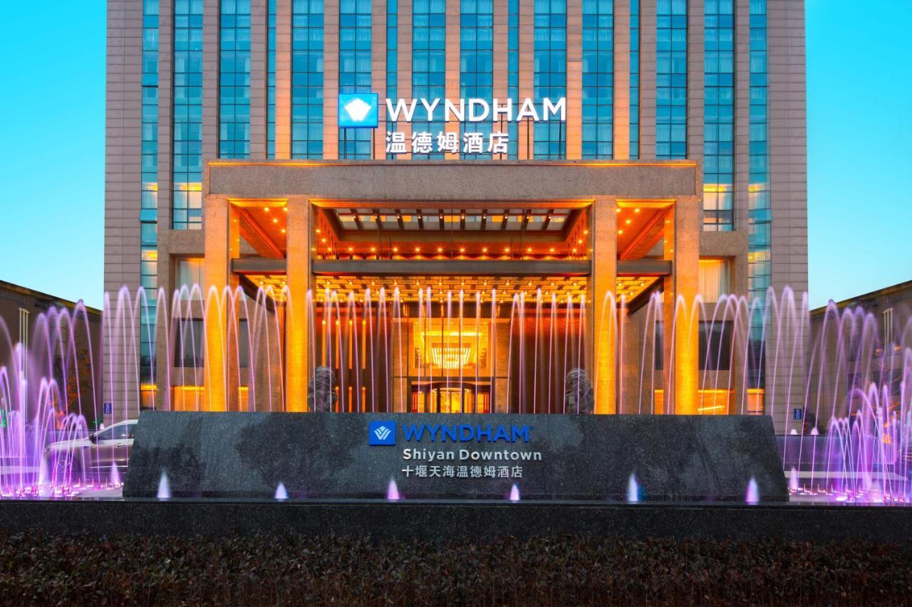Отель Wyndham Shiyan Downtown Экстерьер фото