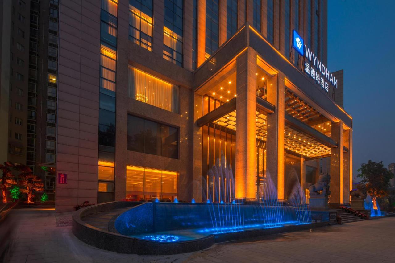 Отель Wyndham Shiyan Downtown Экстерьер фото