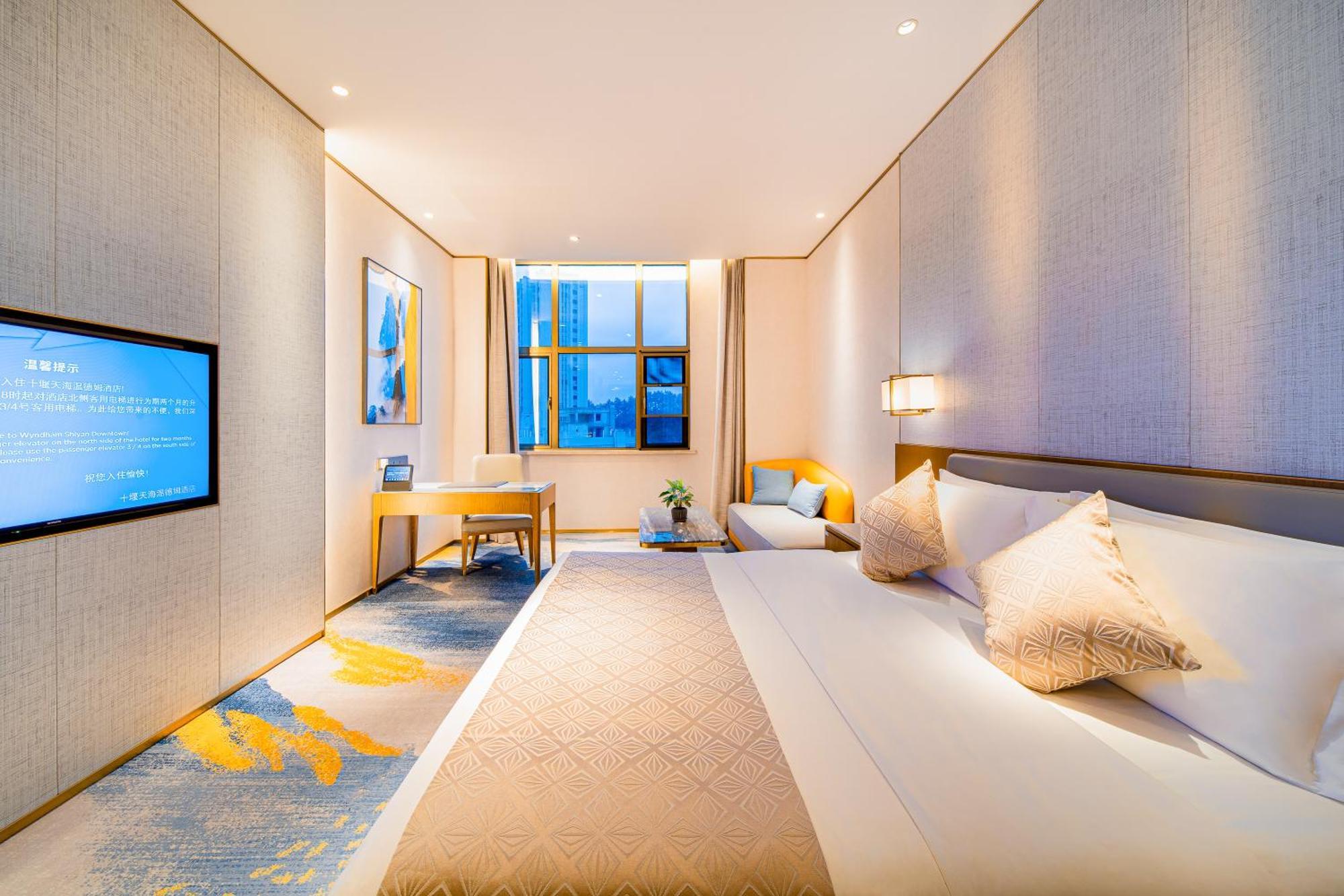 Отель Wyndham Shiyan Downtown Экстерьер фото