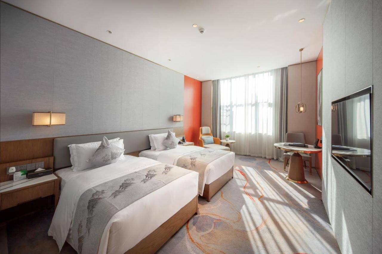 Отель Wyndham Shiyan Downtown Экстерьер фото
