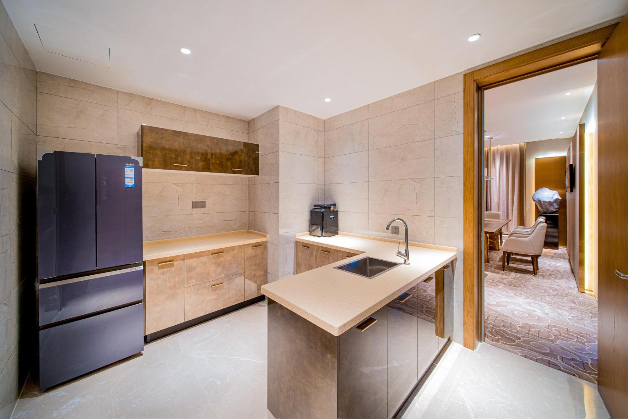 Отель Wyndham Shiyan Downtown Экстерьер фото